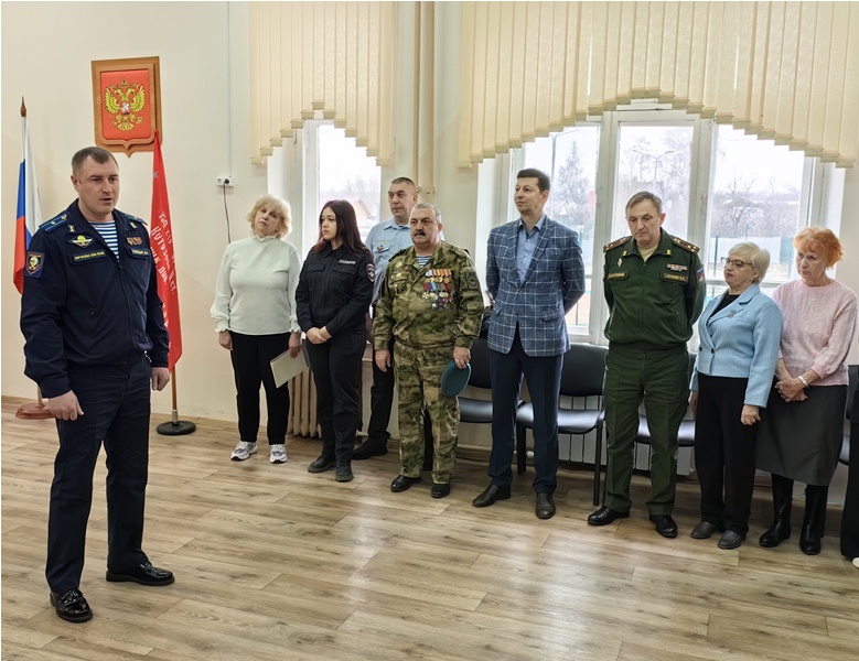 Торжественная линейка, посвящённая прибытию Знамени Победы в наше образовательное учреждение.