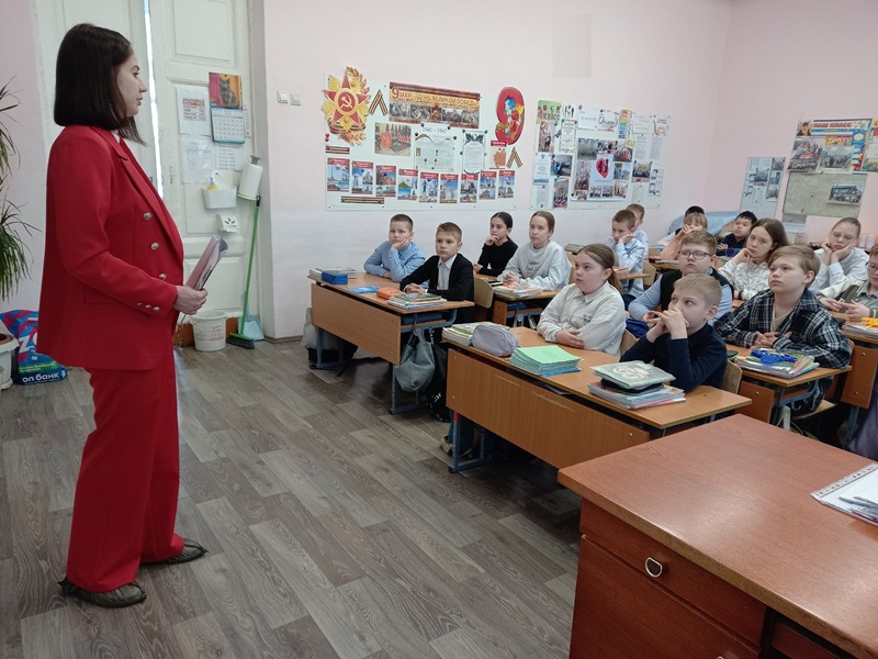 Обучающиеся 4-8 классов приняли участие в интересном проекте «Свет в тёмные времена», приуроченный к 80-летию Великой Победы..